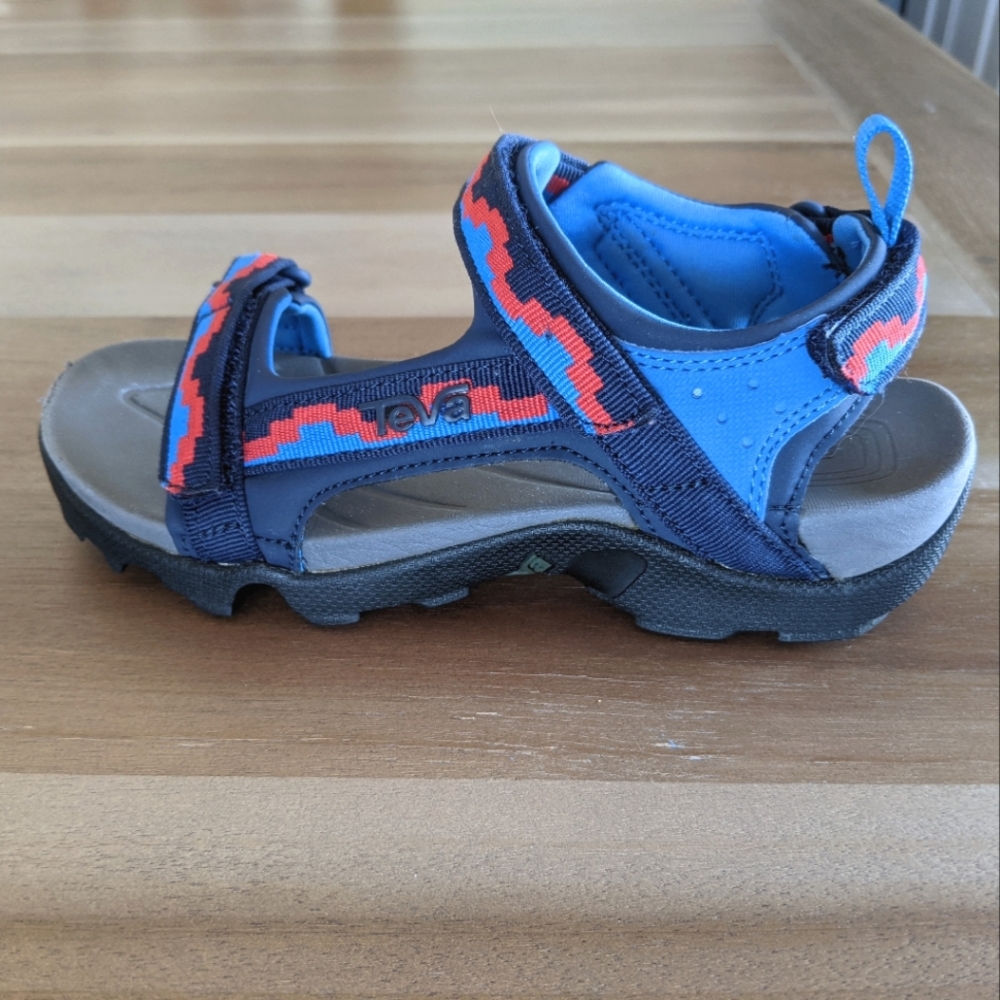 Teva Kids Tanza sandal boys 4, great traction!